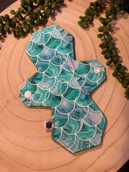 9" Sapphire - Regular - Aqua Scales